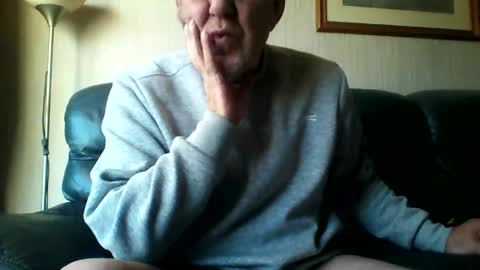 Snapshot of discovery63 chatting on January 3, 1:36 pm discovery63 online show from January 3, 1:36 pm