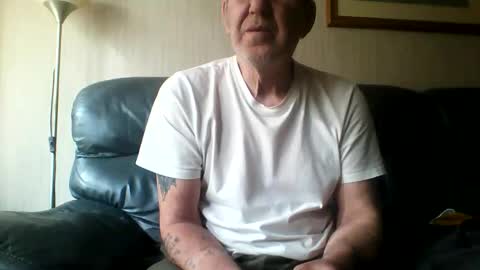 Snapshot of discovery63 chatting on October 4, 10:46 am discovery63 online show from October 4, 10:46 am