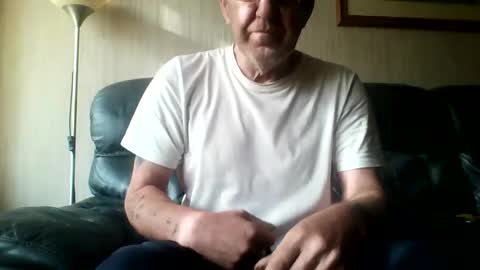 Snapshot of discovery63 chatting on October 19, 10:49 am discovery63 online show from October 19, 10:49 am