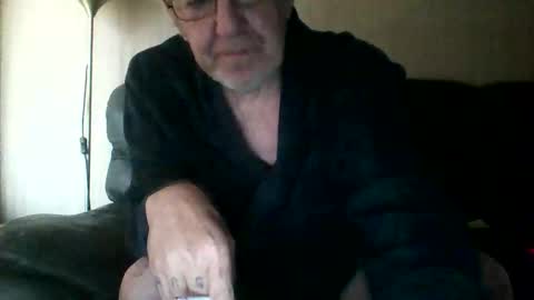 Snapshot of discovery63 chatting on February 5, 2:22 pm discovery63 online show from February 5, 2:22 pm