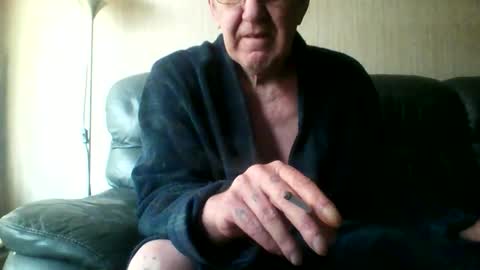 Snapshot of discovery63 chatting on February 15, 11:41 am discovery63 online show from February 15, 11:41 am