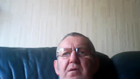 Snapshot of discovery63 chatting on June 21, 6:21 pm discovery63 online show from June 21, 6:21 pm