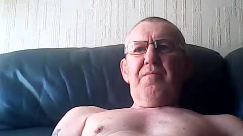 Snapshot of discovery63 chatting on June 28, 2:12 pm discovery63 online show from June 28, 2:12 pm
