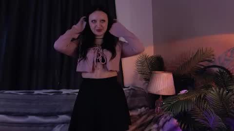 Snapshot of distractedboyfriendtarget chatting on July 19, 4:00 pm Lissa online show from July 19, 4:00 pm