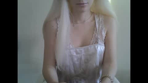 DitaMilton online show from January 18, 12:15 pm