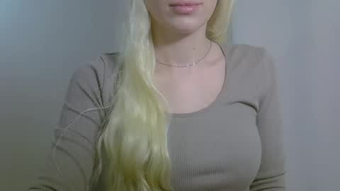 DitaMilton online show from November 15, 10:04 pm