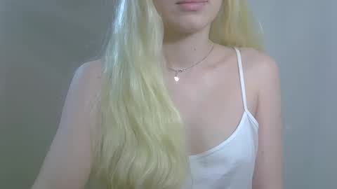 DitaMilton online show from November 26, 7:04 pm