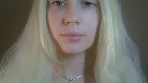 DitaMilton online show from May 5, 8:50 pm