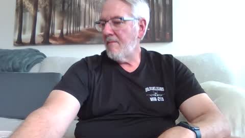 divadsialb online show from March 22, 6:44 pm