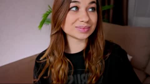 Snapshot of divetagrace chatting on February 13, 12:24 am Tia online show from February 13, 12:24 am