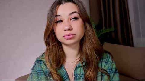 Snapshot of divetagrace chatting on February 23, 8:44 pm Tia online show from February 23, 8:44 pm