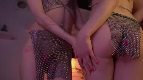 Snapshot of divine_lights chatting on December 21, 1:04 am Eva and Lucia online show from December 21, 1:04 am