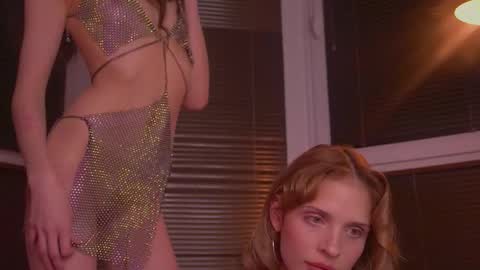 Snapshot of divine_lights chatting on October 28, 10:34 pm Eva and Lucia online show from October 28, 10:34 pm