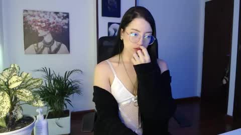 Snapshot of divineisis chatting on November 4, 10:47 am Hera online show from November 4, 10:47 am