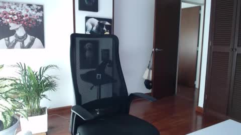 Snapshot of divineisis chatting on November 20, 12:05 pm Hera online show from November 20, 12:05 pm