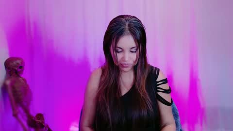 DivineLynn online show from February 5, 6:48 pm