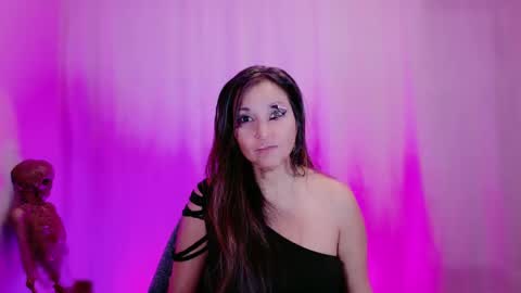 DivineLynn online show from February 6, 12:05 pm