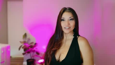 DivineLynn online show from March 7, 5:21 pm