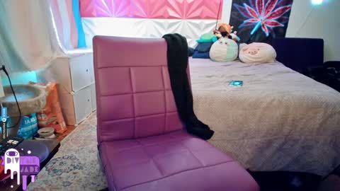 Snapshot of divynejade chatting on December 2, 1:46 pm Jade Divyne online show from December 2, 1:46 pm