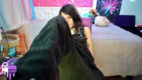 Snapshot of divynejade chatting on December 3, 5:20 am Jade Divyne online show from December 3, 5:20 am