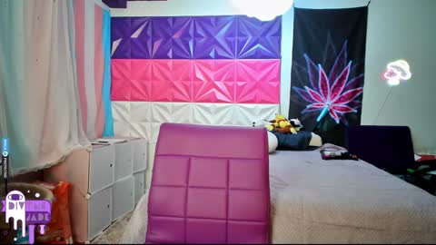 Snapshot of divynejade chatting on December 6, 11:03 pm Jade Divyne online show from December 6, 11:03 pm