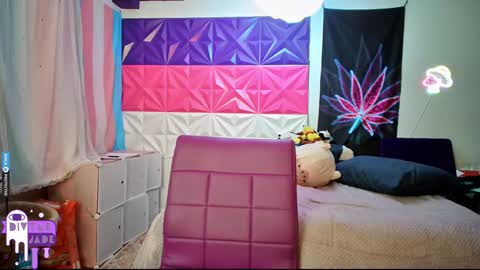 Snapshot of divynejade chatting on December 7, 5:15 am Jade Divyne online show from December 7, 5:15 am