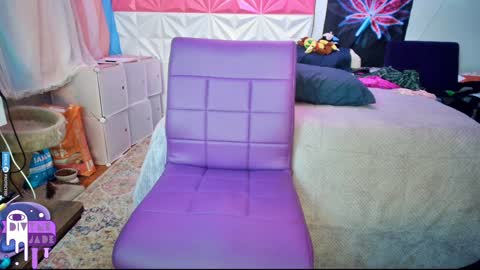 Snapshot of divynejade chatting on December 8, 3:21 am Jade Divyne online show from December 8, 3:21 am