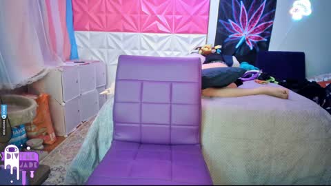 Snapshot of divynejade chatting on December 10, 11:22 am Jade Divyne online show from December 10, 11:22 am