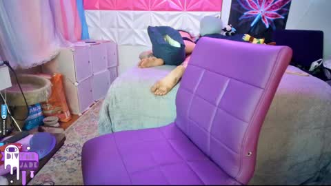Snapshot of divynejade chatting on December 13, 9:02 am Jade Divyne online show from December 13, 9:02 am