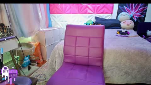 Snapshot of divynejade chatting on December 21, 4:46 pm Jade Divyne online show from December 21, 4:46 pm