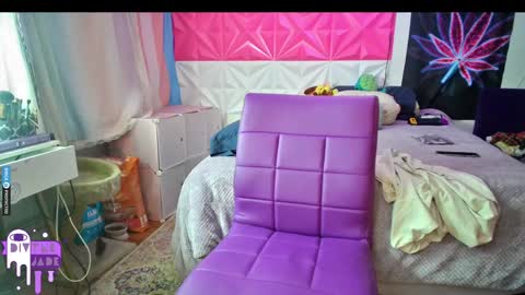 Snapshot of divynejade chatting on December 23, 10:33 pm Jade Divyne online show from December 23, 10:33 pm