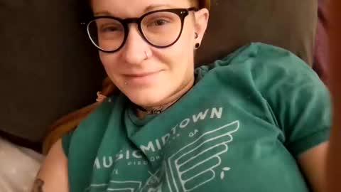 Snapshot of dixie_comanche chatting on December 2, 7:25 am dixie_comanche online show from December 2, 7:25 am