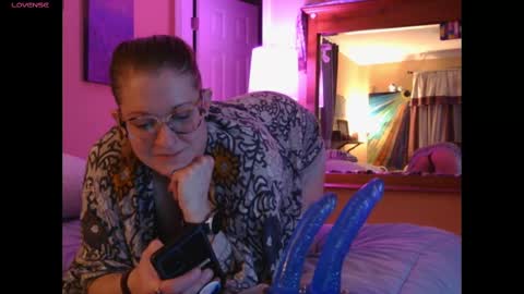 Snapshot of dixie_comanche chatting on March 11, 2:54 am dixie_comanche online show from March 11, 2:54 am