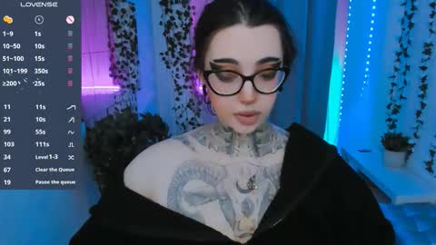 dixipixi_ online show from March 8, 5:55 am