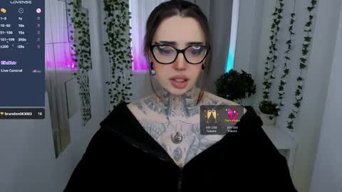 dixipixi_ online show from April 5, 5:48 am