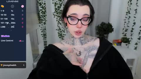 dixipixi_ online show from April 26, 5:27 am