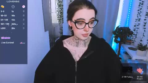 dixipixi_ online show from June 20, 5:43 am