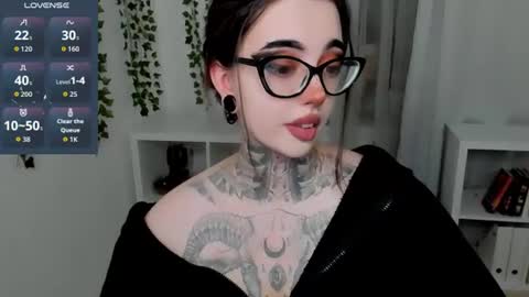 dixipixi_ online show from July 10, 6:28 am