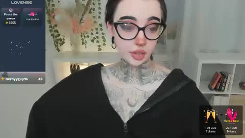 dixipixi_ online show from July 17, 5:58 am