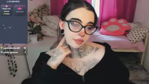 dixipixi_ online show from July 24, 6:11 am