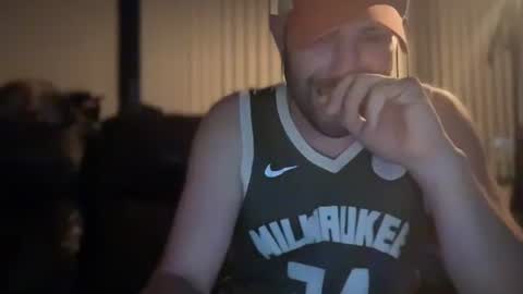 Snapshot of dj_chaterbate chatting on February 3, 2:53 am DJ Chaterbate online show from February 3, 2:53 am