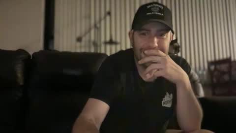 Snapshot of dj_chaterbate chatting on February 10, 6:06 am DJ Chaterbate online show from February 10, 6:06 am