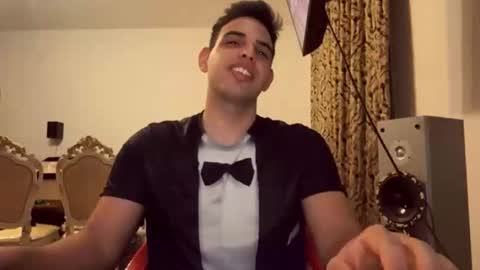 Snapshot of djonson_ chatting on April 16, 8:53 pm Djonson online show from April 16, 8:53 pm