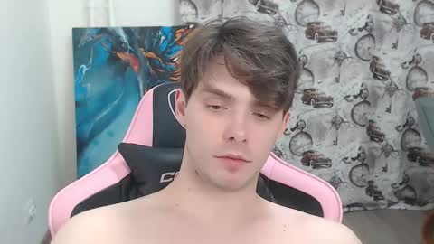 Snapshot of dmitryromanov chatting on December 18, 5:57 am Dead A online show from December 18, 5:57 am