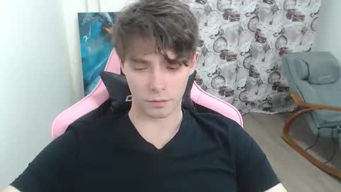 Snapshot of dmitryromanov chatting on December 22, 6:38 pm Dead A online show from December 22, 6:38 pm