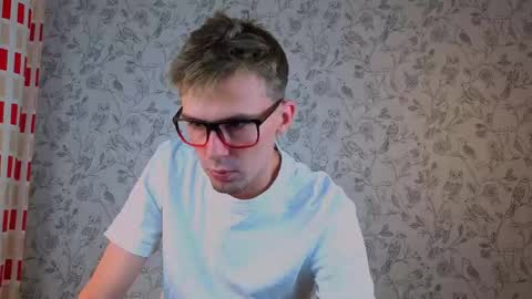 Robert online show from April 14, 8:26 pm