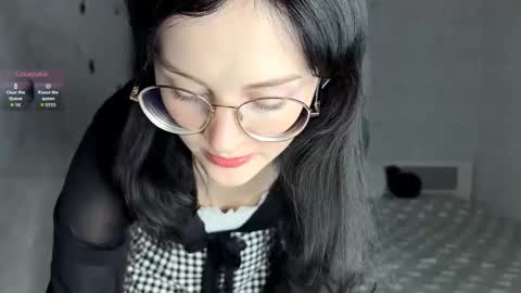 Annie PVT IS OPEN online show from November 1, 9:06 pm