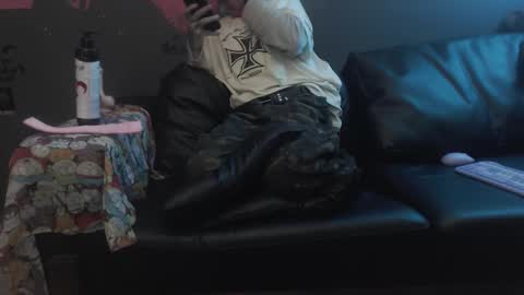 Snapshot of doenits chatting on October 2, 9:33 pm doenits online show from October 2, 9:33 pm