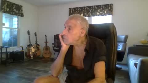 dogluc7 online show from December 30, 8:15 pm