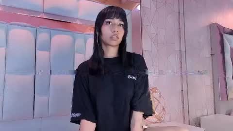Snapshot of dojameow_1 chatting on May 2, 8:36 pm online show from May 2, 8:36 pm